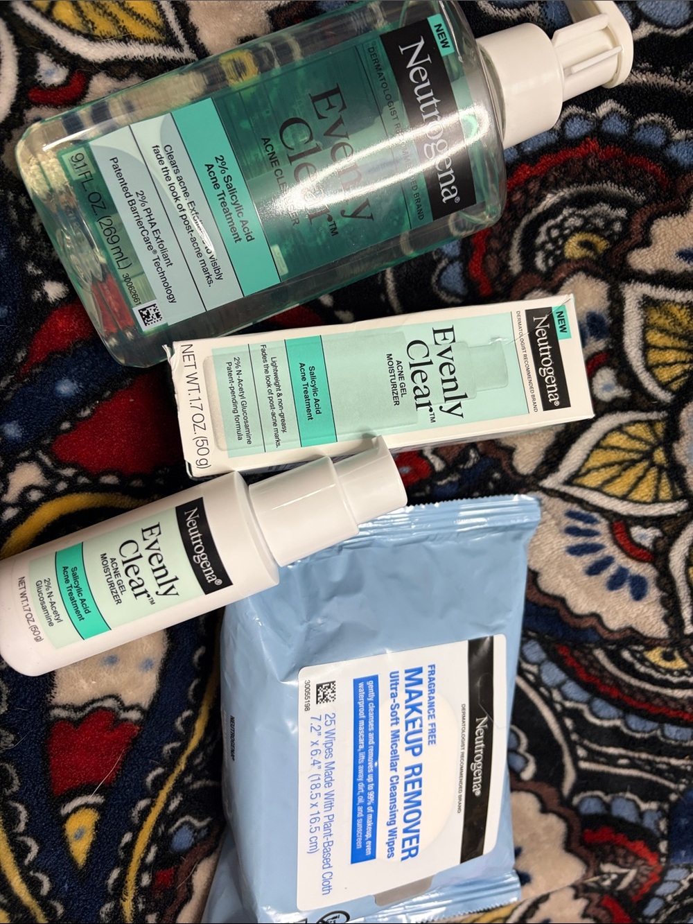 Neutrogena Evenly Clear Skin Care Set - Teal, Light Blue, White